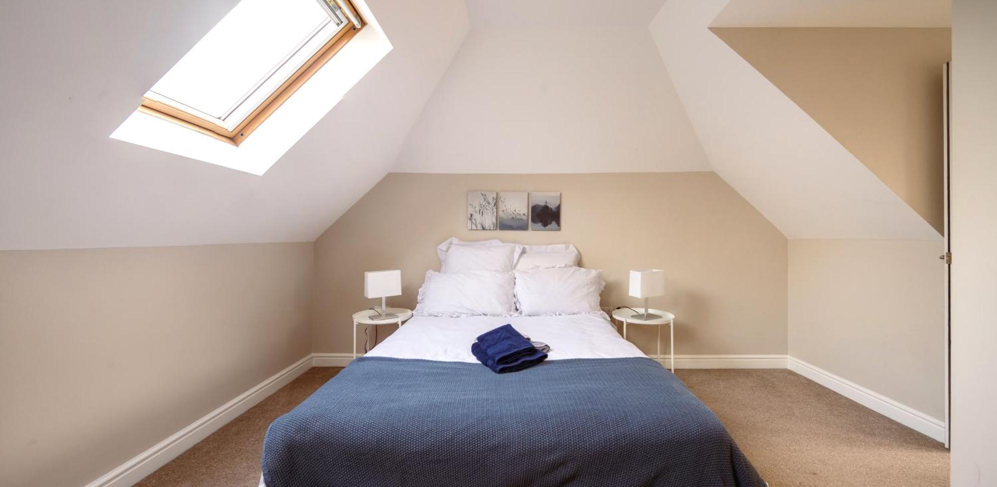Family Home In Central Guildford With Parking Extérieur photo