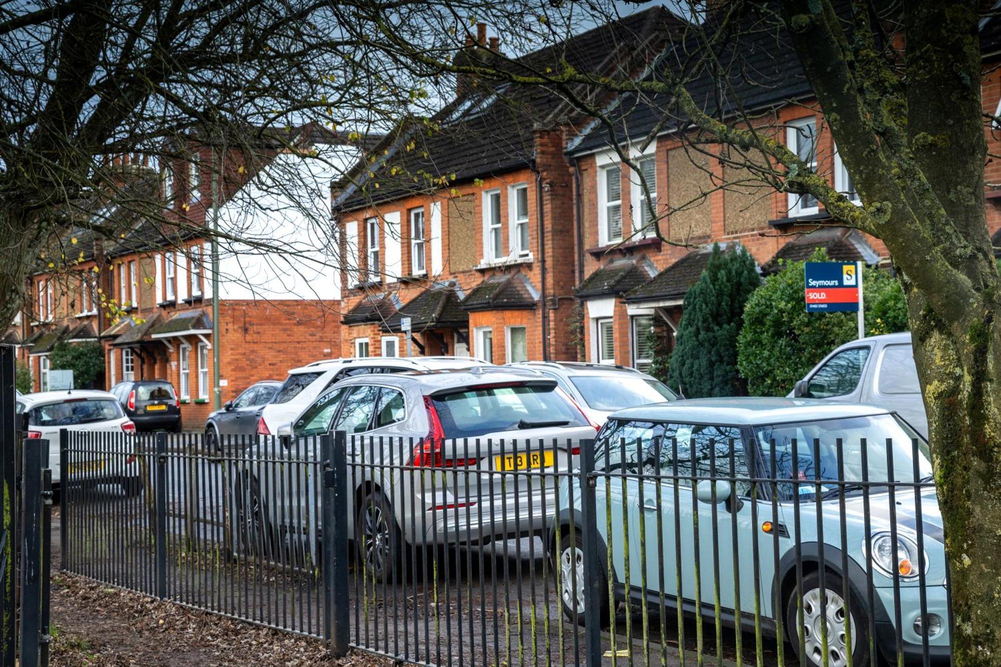 Family Home In Central Guildford With Parking Extérieur photo